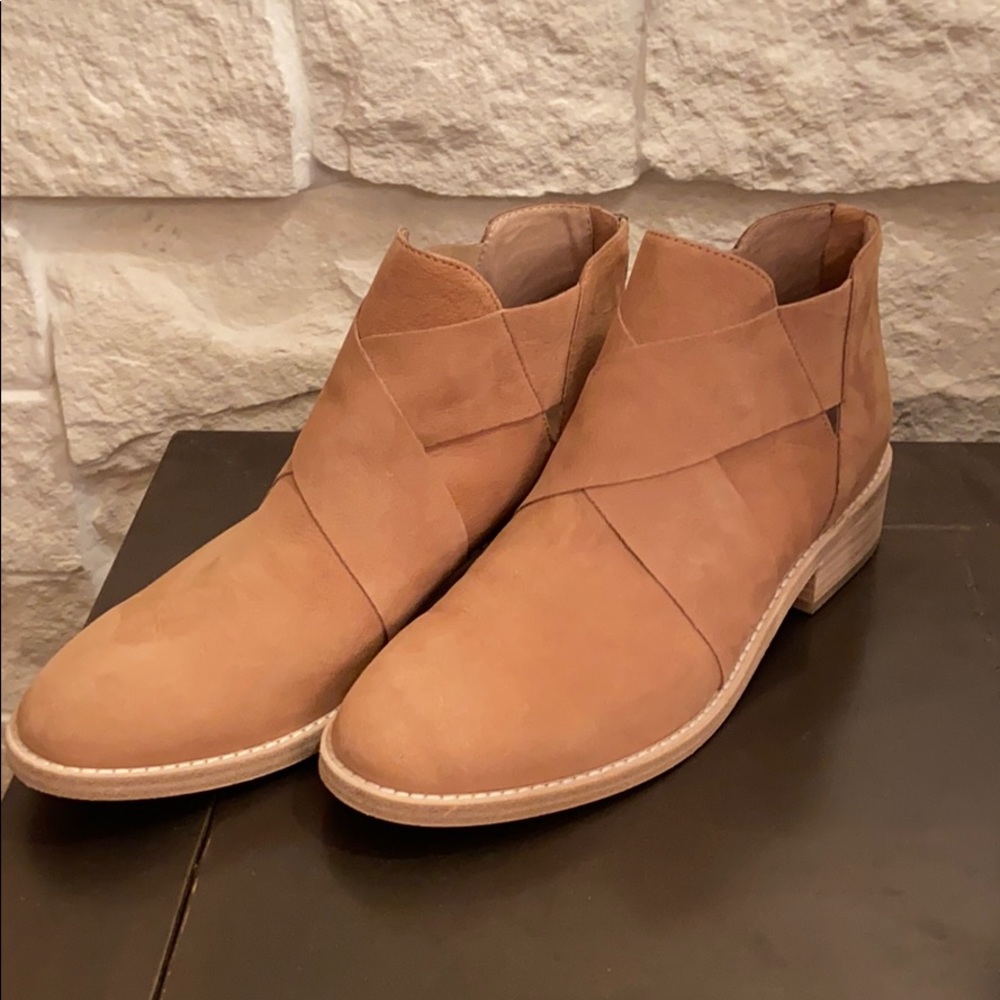 NWOT Eileen Fisher Tan Boots (Garnet Hill) —Sz 8.5